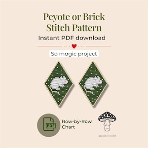 Puede incluir: Un patrón PDF digital para punto Peyote o Brick, con un diseño de dos pendientes en forma de diamante con un ratón blanco sobre un fondo verde. El texto dice "So magic project" y "Row-by-Row Chart".