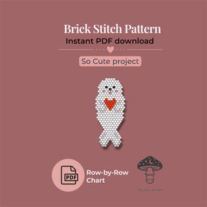 Pode incluir: Gráfico de download digital para um padrão de ponto de tijolo. O design inclui uma foca de contas brancas com um coração vermelho, o texto "So Cute project" e uma ilustração de cogumelo. Download instantâneo de PDF.