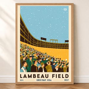 Könnte beinhalten: Ein gerahmter Kunstdruck mit einer stilisierten Illustration des Lambeau Field in Green Bay, USA, gegründet 1957. Das Bild zeigt ein volles Stadion unter einem hellblauen Himmel mit fallendem Schnee in einem flachen, grafischen Designstil.