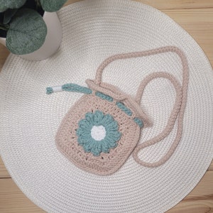 Joli sac à main avec fleurs pour tout-petits | Sac à main au crochet pour enfants | Sac coloré pour enfant | Cadeau amusant pour enfant | Cadeau fait main pour les moins de 20 ans