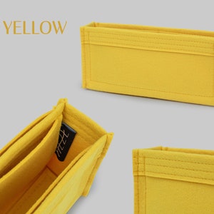 Infuse organized elegance into your daily routine with our bespoke felt purse insert, designed exclusively for the CC 2.55 Reissue-224.
(Felt Purse Insert) (Bag Organizer Insert) (Bag Shaper)