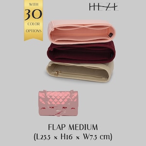 May include: Three felt handbag organizers stacked vertically in light pink, deep burgundy, and beige. The beige organizer features a gold-toned zipper. Below, a pink quilted flap bag illustration is labeled FLAP MEDIUM (L25.5 x H16 x W7.5 cm).