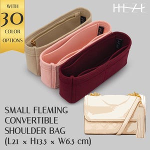 Puede incluir: Tres organizadores de bolsos de fieltro en beige, rosa y burdeos, con un pequeño bolso de hombro color crema. La imagen incluye el texto "WITH 30 COLOR OPTIONS" y "SMALL FLEMING CONVERTIBLE SHOULDER BAG (L21 x H13.5 x W6.5 cm)".