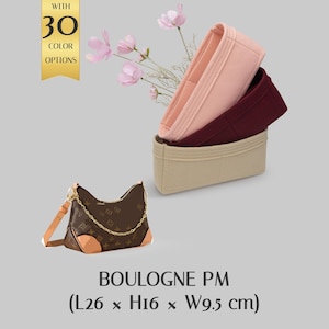 May include: A brown monogram handbag with a gold chain strap and tan leather corners, accompanied by three felt purse organisers in light pink, dark burgundy, and beige. Text reads: WITH 30 COLOR OPTIONS, BOULOGNE PM (L26 x H16 x W9.5 cm).