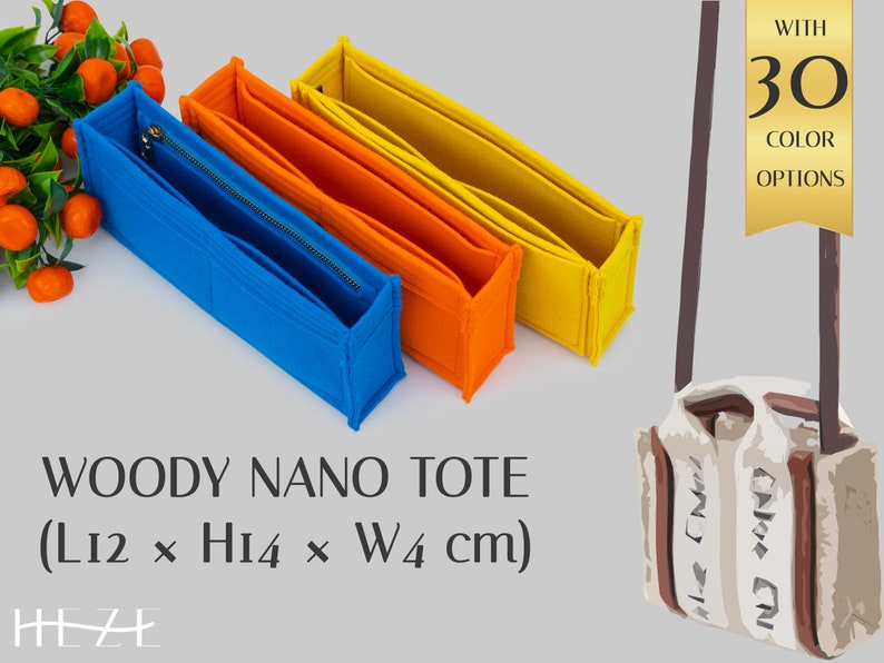 Puede incluir: Tres organizadores de bolso de fieltro en azul, naranja y amarillo. Los organizadores est&aacute;n dise&ntilde;ados para caber dentro de un bolso tote. El texto en la imagen dice "WOODY NANO TOTE (L12 x H14 x W4 cm)" y "HEZE".