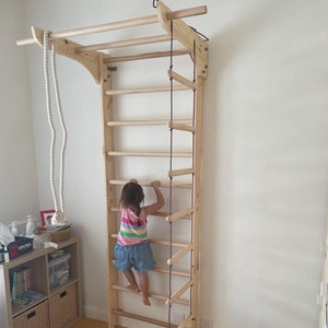 Wooden Swedish Ladder with Wide Pull Up Bar for Sport Family