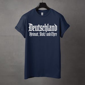 Deutschland T-Shirt – Heimat, Stolz und Ehre – Schwarzes Shirt in gotischer Schrift – Deutsche Kultur Mode Patriot 画像 3