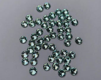 Round Swarovski Dental Rhinestones | Emerald Green | Various Sizes & Packs Available
