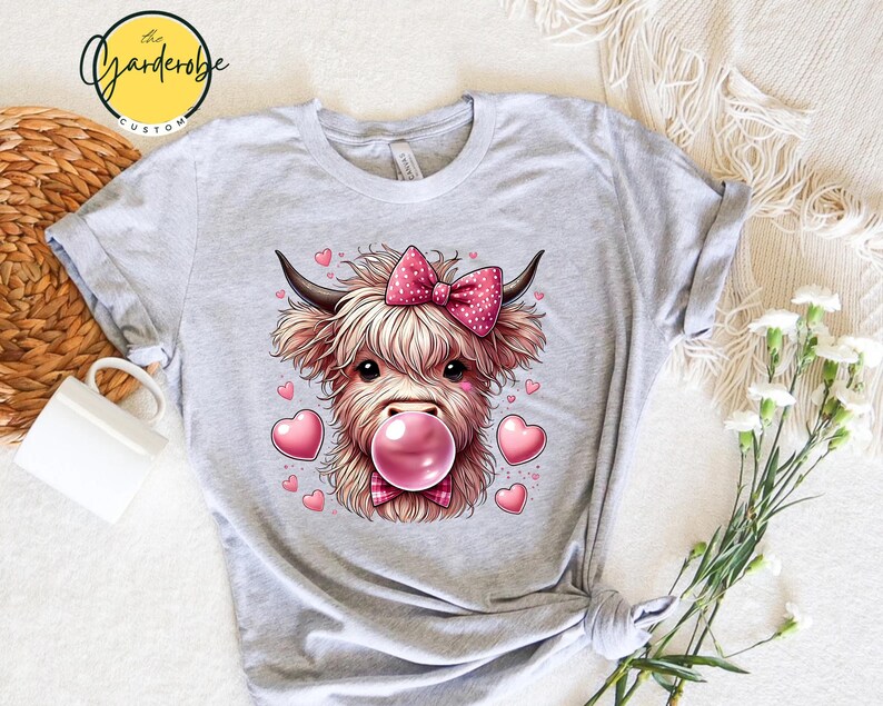 Figura De Highland Vaca Con Lazo Rosa – Adorno Decorativo De Resina (The Leonardo Collection)