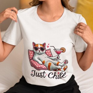Unisex T-Shirt with Relaxing Cat - Just Chill Cat Lover Graphic Tee - Cute Cat in Sunglasses and Cocktail Shirt - Perfect Cat Top Gift Idea