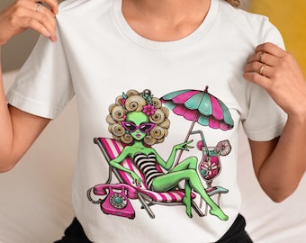 Quirky Alien Beach Lounge T-Shirt, Retro Sci-Fi Glam Art with Cocktail Vibes, Unique Unisex Tee for Men & Women,Fun Summer Fashion Statement