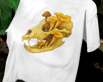 Mushrooms Growing in Animal Skull T-Shirt,Gothic Naturecore Fungi Shirt for Cottagecore Aesthetics,Dark Forest Lovers Tee & Spooky Gardeners