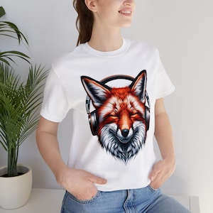 Stylish Unisex T-Shirt with Unique Red Fox Design, Closed Eyes & Headphones - Comfortable DTG Printed Top Shirt for Men Women, Trendy Tee
