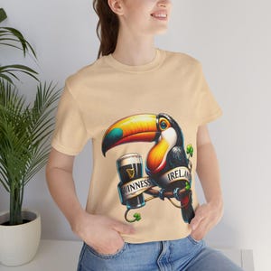 Unisex Vintage-Style Toucan Graphic Tee Top | Ireland & Guinness-Inspired | Retro Softstyle T-Shirt for Beer Enthusiasts | Unique Irish Gift
