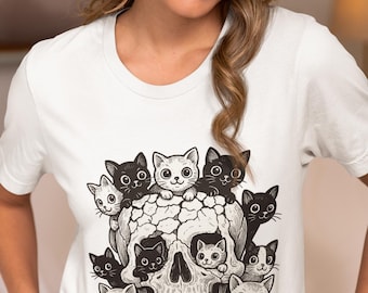 Cute Creepy Cats Inside Skull Graphic Tee,Gothic Halloween T-Shirt for Cat Lovers,Spooky Kittens with Skull Illustration Shirt for Men&Women