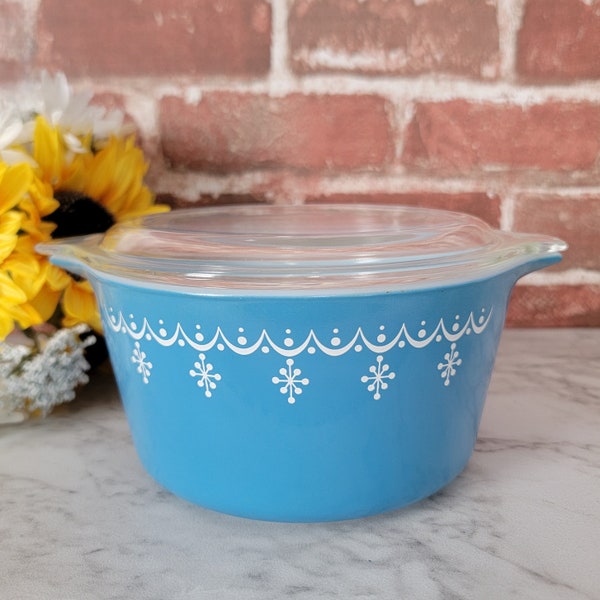 Vintage Pyrex Snowflake Blue Casserole Dish + Lid | 1 Quart | Snowflake Garland | Blue & White | 473