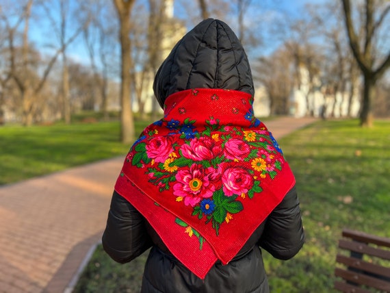 Red Wool Scarf with Floral Pattern, Vintage Heads… - image 4