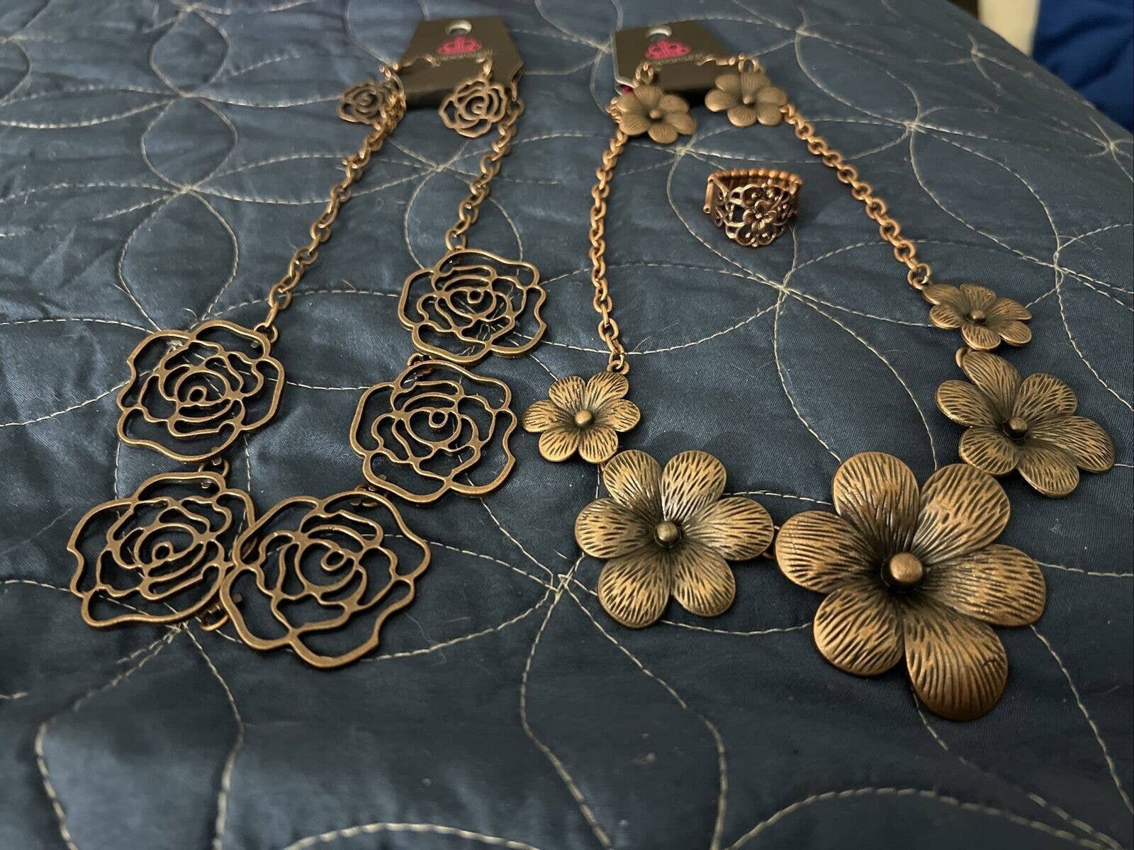PAPARAZZI Long Bronze Necklace With Flowers and Earring Home Grown