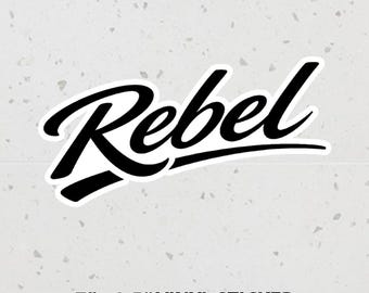 Pegatina Rebel estilizada, calcomanía de vinilo para motocicleta Rebel, Rebel Rider, impermeable para coche, pegatina para ventana, regalo para motorista, calcomanía para vehículo • 7 x 3.5