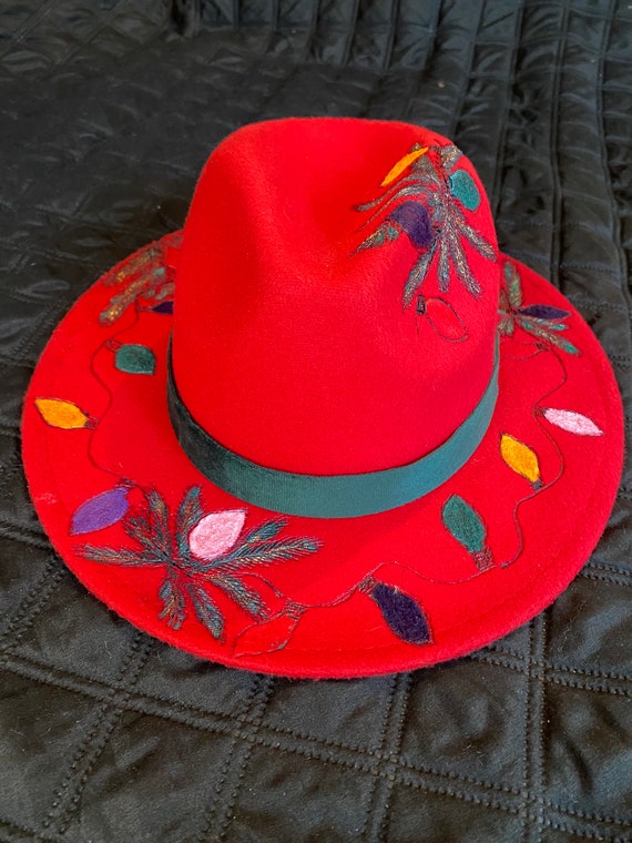 Southwest Christmas Custom Painted Women\'s Red Fedora Vikakiooze LED Christmas Feather Cowboy Hat, Red Western  main image 2