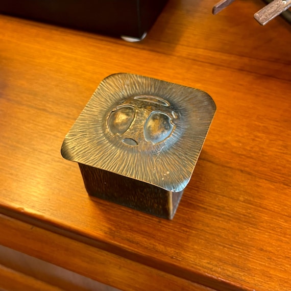 Antique 1885 Handmade Arts + Crafts Copper Box