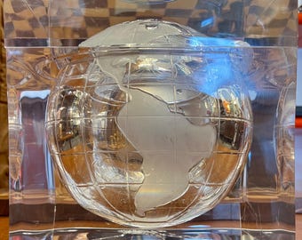 Cubitera “Mundo” de Lucite, diseñada por Alessandro Albrizzi.