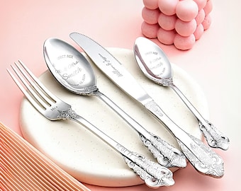 Conjunto de talheres personalizados Sr. e Sra. em dourado: garfos rústicos gravados para casamento - decoração de mesa para noivos, aço inoxidável durável, banhados a ouro.