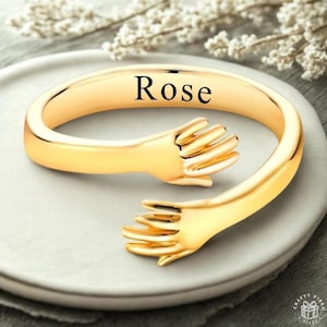 Umarmungsring mit Gravur: Minimalistisches Design - Silber oder Gold, personalisierter Schmuck für Tochter, Frau, Freundin