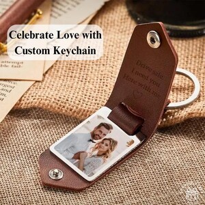 Custom Leather Photo Keychain Personalized Date Keyring Engraved Message Gift for Couple Anniversary Keepsake for Him Her Birthday Present
Side view of the personalized leather keyring with a photo, highlighting the craftsmanship and attention to detail.