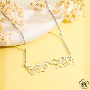 Collar con colgante personalizado en lengua de señas americana (ASL): Joyería inspirada en la cultura sorda, plata, oro y oro rosa (cadena ajustable, acero resistente).