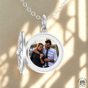Custom Photo  Pendant Necklace  Personalized  Keepsake Jewelry Gift  for a Wife Mom Wedding Anniversary and  Birthday Gift for a Friend