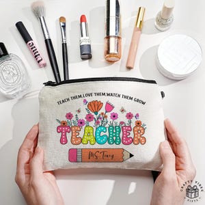 Estuche para lápices con diseño floral para profesoras, regalo personalizado, material de lona (tamaño compacto 8,85 x 5,9 pulgadas, ideal para maquillaje o papelería).