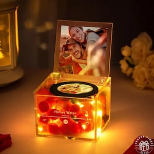 誕生日ボックス アクリル カスタムソングギフト: パーソナライズされたミニビニールオルゴール、写真挿入記念品 | アンビエントライト、ポータブル、8 cm