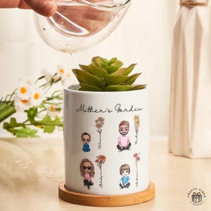 Cartoon Figur Kindermädchen personalisierte Pflanzer, Geburt Blumen Kunst (3.15x3.74 in, Keramiktopf mit Holzboden, benutzerdefinierter Name)