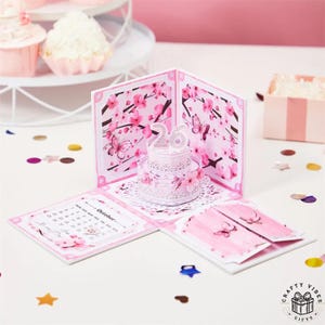 Carte d'anniversaire personnalisée avec boîte surprise : fleurs de cerisier roses bleues - voeux personnalisés, gâteau 3D pop up, cadeau artisanal