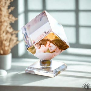 Photo Cube Crystal Family-geheugendisplay, roterend led-licht (aangepast gegraveerd, handgemaakt glas, 360 graden rotatie)