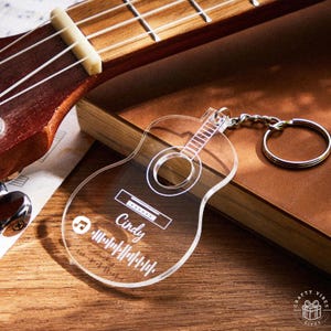 Llavero con código musical escaneable para guitarra personalizada: Enlace musical personalizado, recuerdo acrílico (tamaño compacto, material duradero)