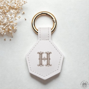 Custom Name Initial Magnetic Hat Holder - Personalized PU Leather Clip - Compact Size, Magnetic Closure, Travel and Beach Accessory