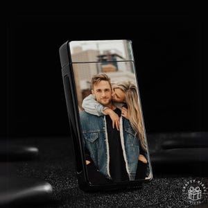 Isqueiro personalizado com foto, fino, metálico, recarregável via USB - Impressão fotográfica personalizada em ambos os lados - Chama à prova de vento, liga metálica, presente recarregável via USB