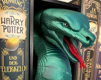 Snake / Viper Book Nook - Buchstütze Schlange metallic grün mit roter Zunge inspiriert vom Haus Slytherin aus Harry Potter