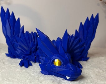 Großer blauer beweglicher Drache mit goldenen Augen - inspiriert von Fourth Wing Sgaeyl