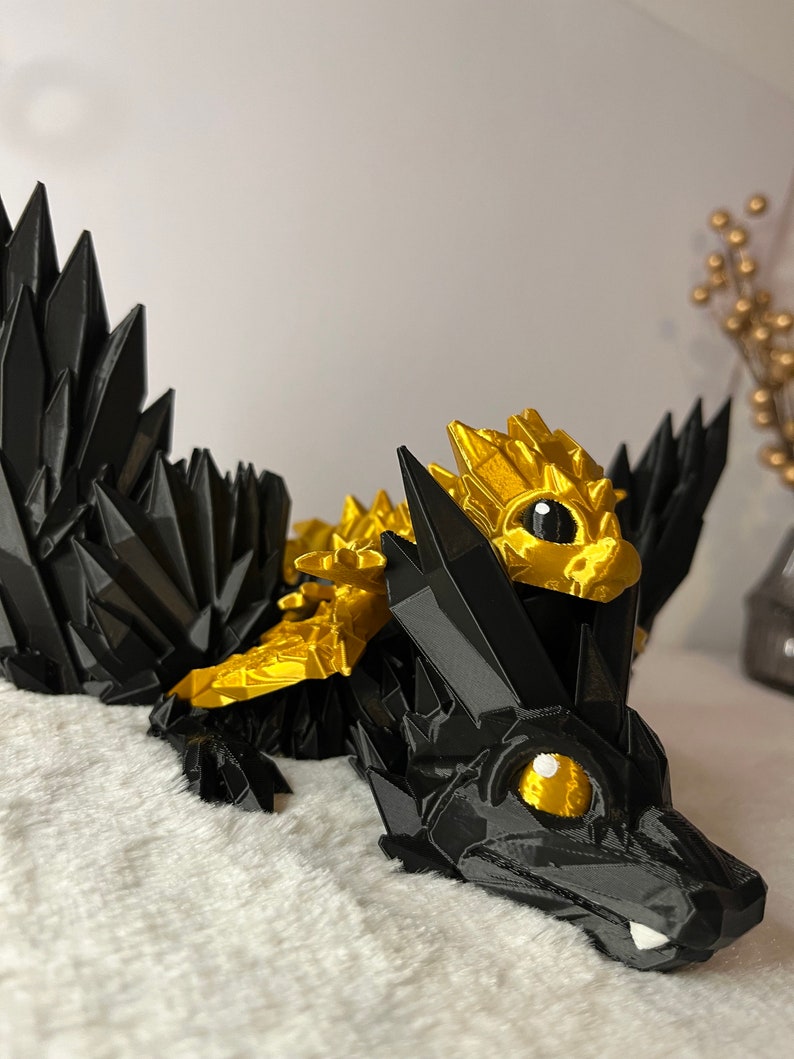 Das Drachendou in schwarz und gold inspiriert von Fourth wing Tairn und Andarna