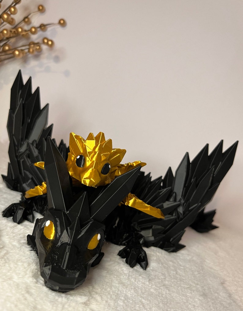 Das Drachendou in schwarz und gold inspiriert von Fourth wing Tairn und Andarna