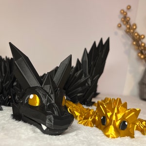 Das Drachendou in schwarz und gold inspiriert von Fourth wing Tairn und Andarna