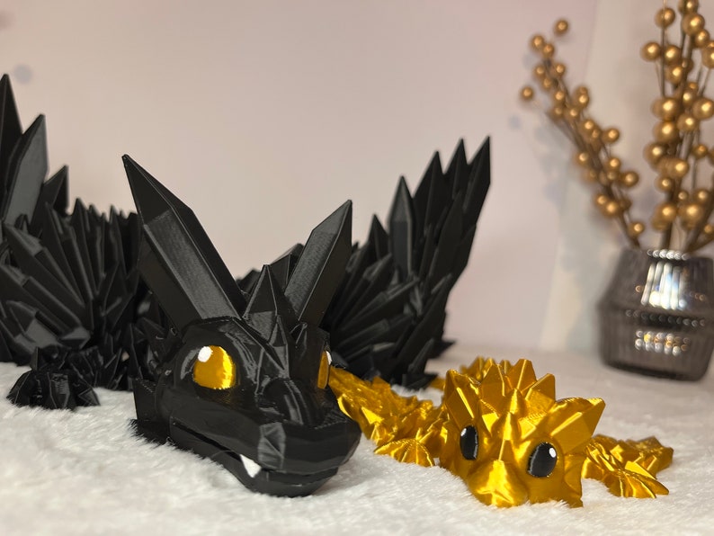 Das Drachendou in schwarz und gold inspiriert von Fourth wing Tairn und Andarna