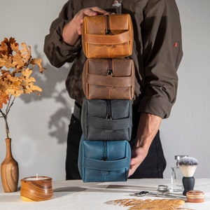 Christmas Gift for Men, Personalized Groomsmen Gifts, Handmade Leather Toiletry Bag, Custom Groomsmen Wedding Gift, Gift for Him, Anniversary Gift, Personalized Gifts, Gift for Husband Dad Man Boyfriend Graduation, Handmade Full Grain Cowhide, Xmas