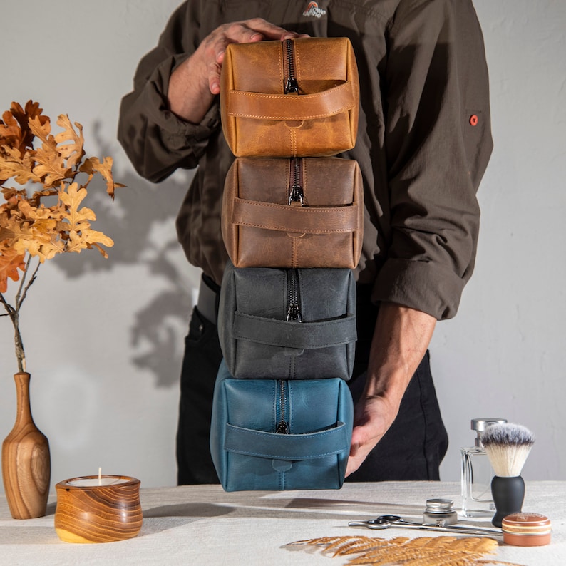 Christmas Gift for Men, Personalized Groomsmen Gifts, Handmade Leather Toiletry Bag, Custom Groomsmen Wedding Gift, Gift for Him, Anniversary Gift, Personalized Gifts, Gift for Husband Dad Man Boyfriend Graduation, Handmade Full Grain Cowhide, Xmas