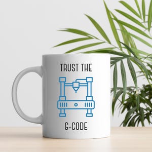 Vertraue dem G-Code Becher 11 oz | 3D Humor, CNC Fräser Tasse, Geschenk für Papa, Geschenk für Mann, Ingenieur Geschenk, 3D Drucker Enthusiast