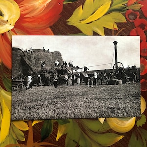 Vintage Ansichtskarte. Dampf Dreschmaschine. Ukraine, Dorf Kyrylivka