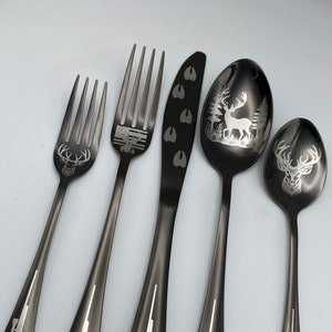 Juego de regalo de cubiertos negros personalizados - Utensilios de cocina de 5 piezas - Colección de caza - Regalos únicos - Cucharas personalizadas - Cubiertos personalizados